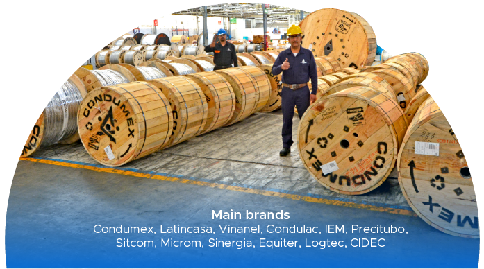 Bobinas de cable Condumex en almacén industrial